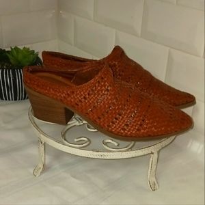 Universal Threads Kallie Woven Tan Mules Size 8.5